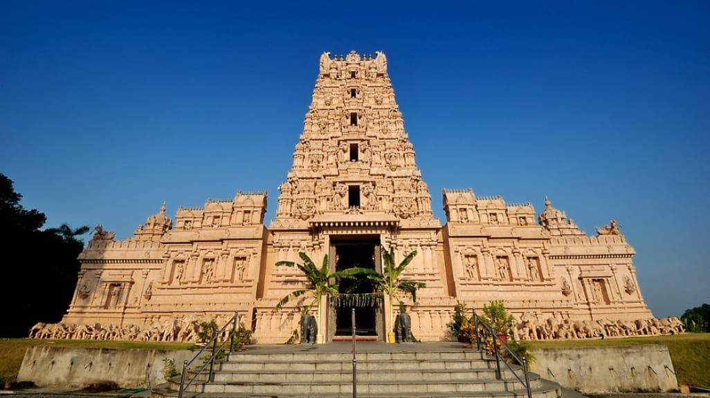 Sri Shakti Dhevasthanam Bukit Rotan: A Spiritual Architectural Marvel