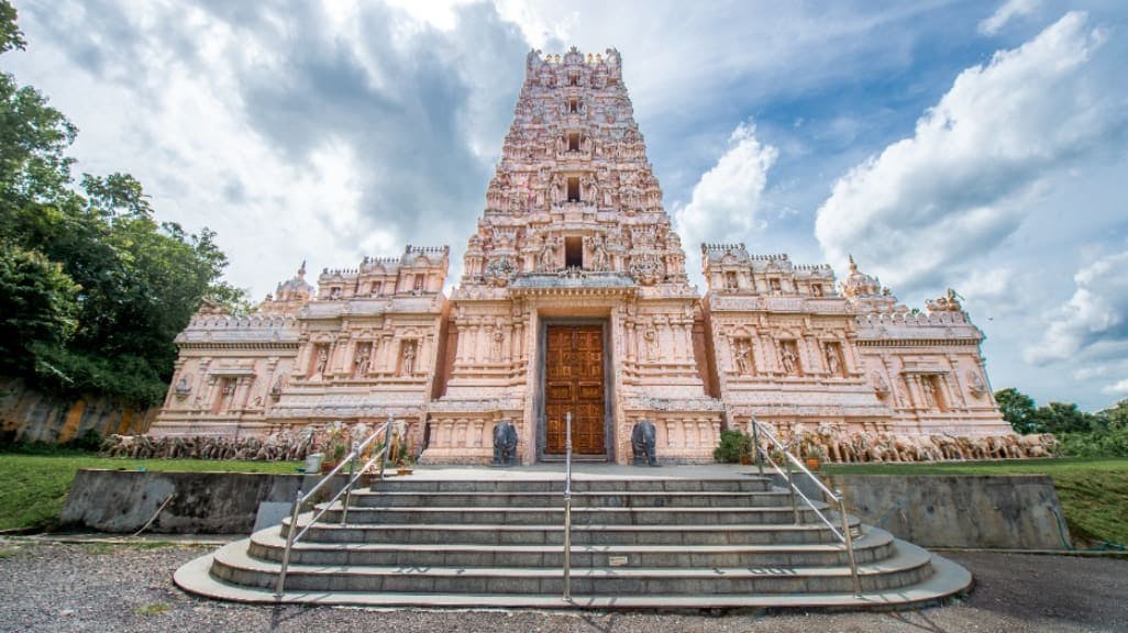 Sri Shakti Dhevasthanam Bukit Rotan: A Spiritual Architectural Marvel