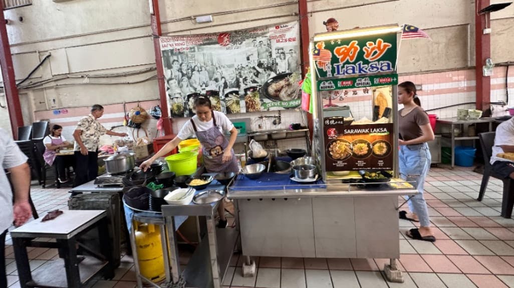 Lau Ya Keng Foodcourt: A Hub for Kueh Chap Lovers