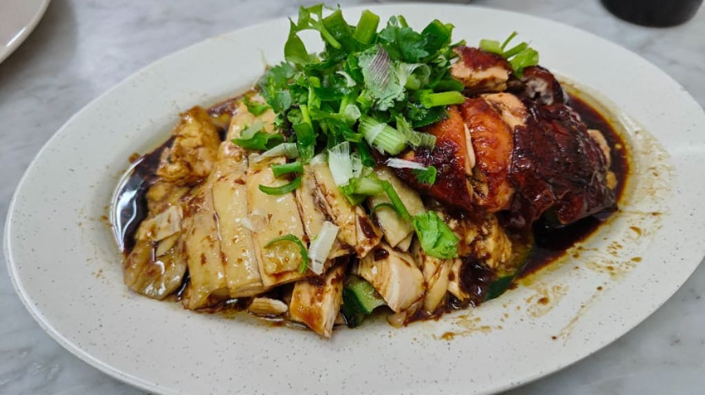 Restoran Nasi Ayam Pak Kong: A Culinary Icon in Ipoh