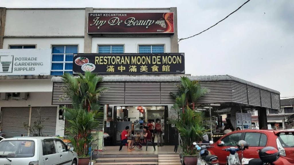 Restoran Moon De Moon: A Hidden Gem for Local Delicacies